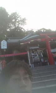 100923熊本城の横の神社と朋樹